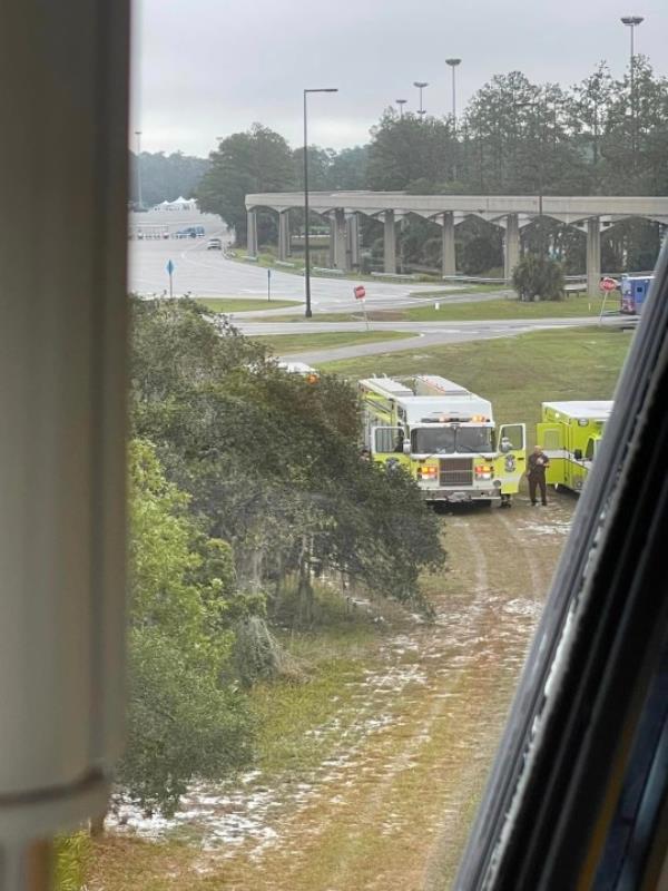 The mo<em></em>norail got stuck near the EPCOT parking lot toll plaza 