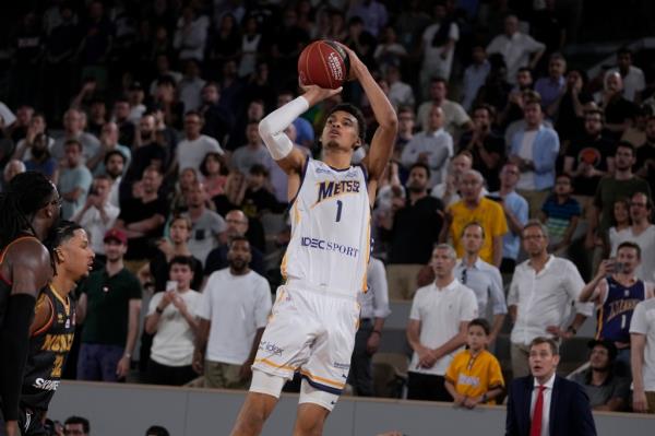 Victor Wembanyama shoots in action during the playoffs of the Elite basketball match Boulogne-Le<em></em>vallois against Mo<em></em>naco at the Roland Garros stadium in Paris.