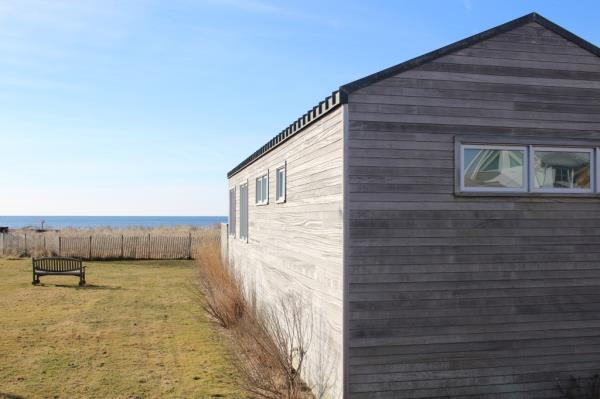 Unit 15 in Mo<em></em>ntauk Shores, which has a prominent oceanfront perch, sold for a record figure in early 2023.