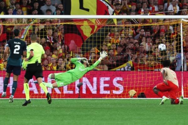 Arsenal goalkeeper David Raya co<em></em>ncedes vs Lens