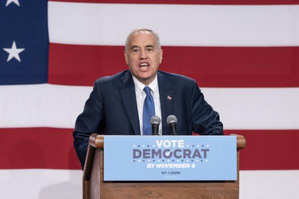 State Comptroller Tom Dinapoli 