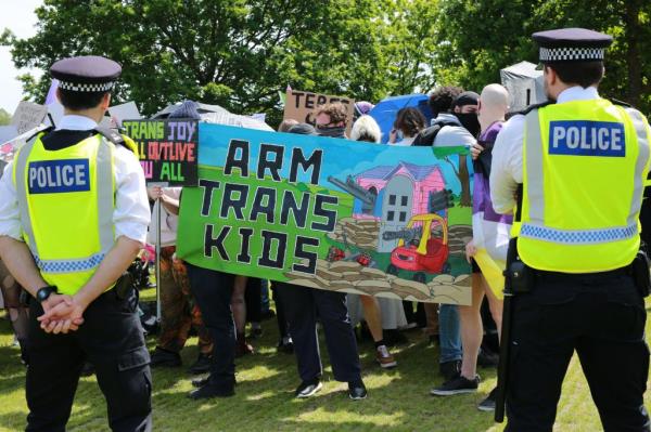 28 May 2023. Transgender rights activists counter-protest during Posie Parker's speech at the Reformers' Tree in Hyde Park. 