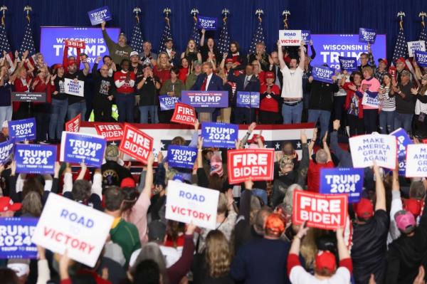 Former US President and 2024 presidential hopeful Do<em></em>nald Trump speaks during a campaign rally at the Hyatt Regency in Green Bay, Wisconsin, on April 2, 2024. 