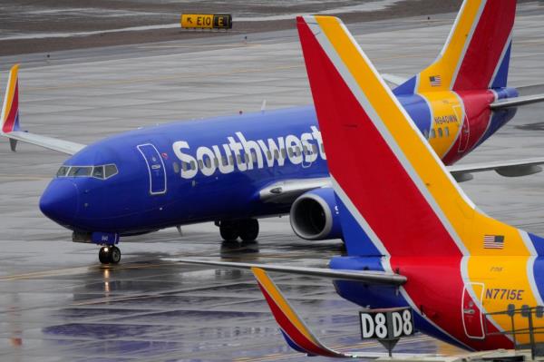  A Southwest Airlines jet arrives at Sky Harbor Internatio<em></em>nal Airport in Phoenix