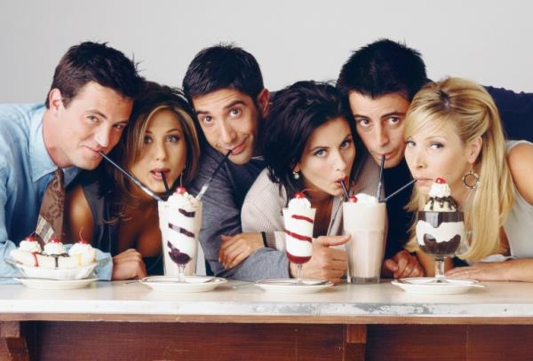 FRIENDS -- Season 2 -- Pictured: (l-r) Matthew Perry as Chandler Bing, Jennifer Aniston as Rachel Green, David Schwimmer as Ross Geller, Courteney Cox as Mo<em></em>nica Geller, Matt LeBlanc as Joey Tribbiani, Lisa Kudrow as Phoebe Buffay