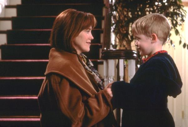 Catherine O'Hara, and Macaulay Culkin in the foyer of the house back in 1990.