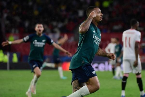 Gabriel Jesus scores for Arsenal vs Sevilla