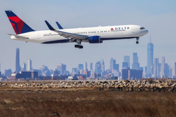 Delta flight on Boeing plane landing.