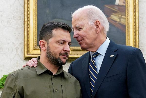 Volodymyr Zelensky and Joe Biden in the Oval Office