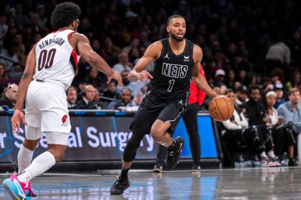 Nets forward Mikal Bridges (1) drives up court in the first half against the Portland Trail Blazers