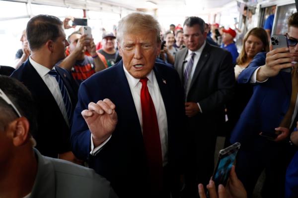 Do<em></em>nald Trump greets supporters at sandwich stop Tony and Nick's steaks on June 22, 2024 in Philadelphia, Pennsylvania. 