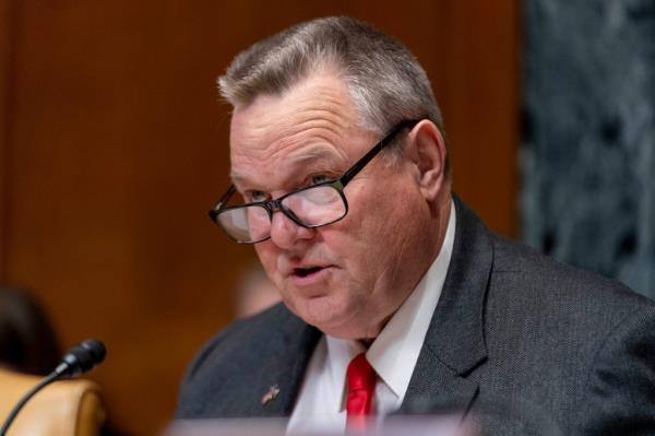 Mo<em></em>ntana college athletes were offered thousands of dollars if they publicly endorsed Sen. Jon Tester on their social media accounts.