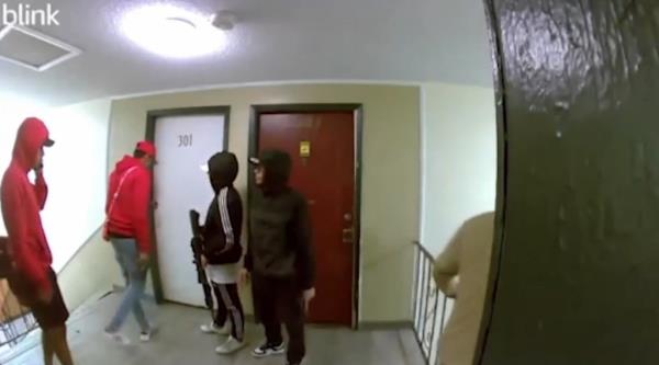 Footage of Tren de Aragua gang members breaking into an Aurora apartment.