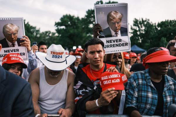 Navarro’s CNN appearance came one day after Do<em></em>nald Trump drew almost 10,000 people to his rally in the Bronx.