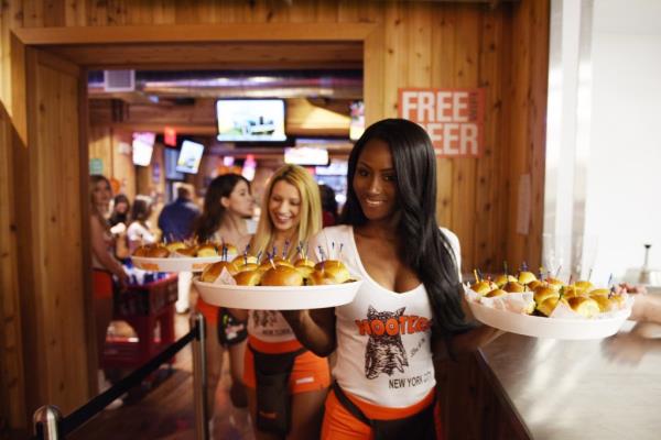 Hooters waitresses