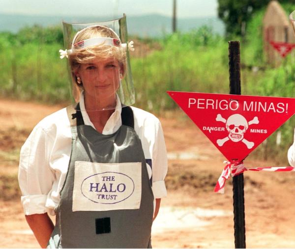 Diana, Princess of Wales, walks with body armor and a visor on the minefields during a visit to Huambo, Angola on January 15, 1997.