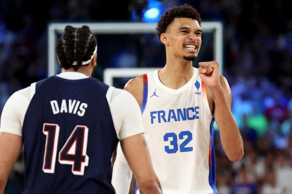 Victor Wembanyama #32 of Team France reacts during the Men's gold medal game. 