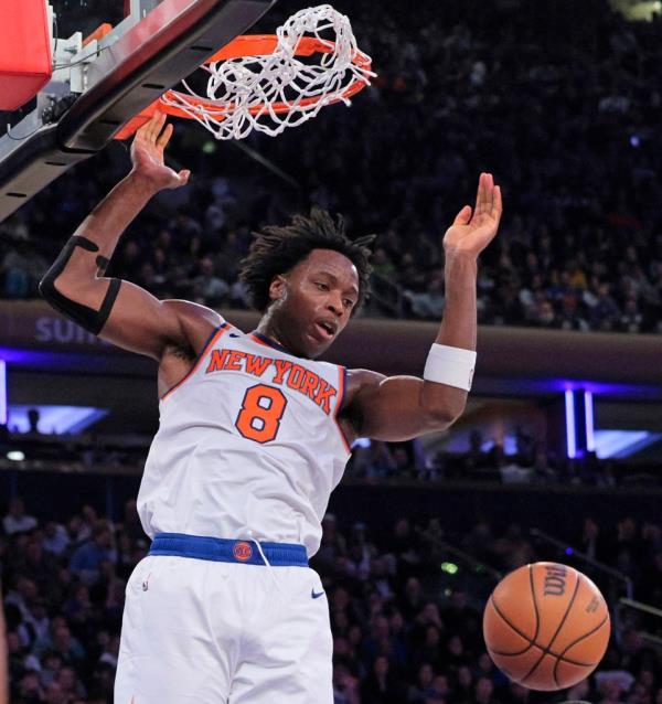 OG Anunoby, who scored 15 points, slams home a dunk during the Knicks' win.