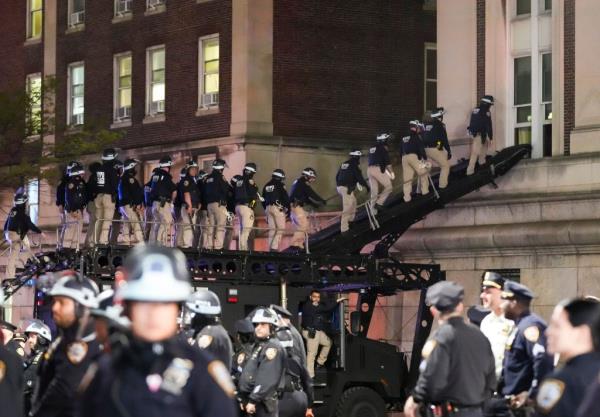 New York City police officers use a ramp on an armored vehicle to enter Hamilton Hall at Columbia University 