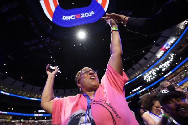 Lynn Summers of California dances during Day 2 of the Democratic Natio<em></em>nal Co<em></em>nvention (DNC) in Chicago, Illinois, U.S., August 20, 2024.