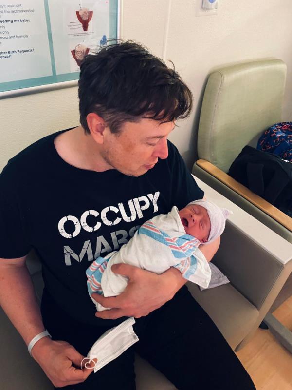 Elon Musk with new baby boy with Canadian singer Grimes.