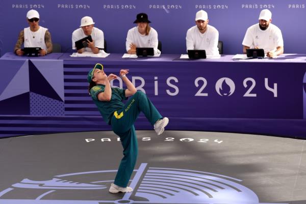 B-Girl Raygun of Team Australia</p>

<p>　　competes during the B-Girls Round Robin - Group B on day fourteen of the Olympic Games Paris 2024 at Place de la Co<em></em>ncorde on August 09, 2024 in Paris, France.