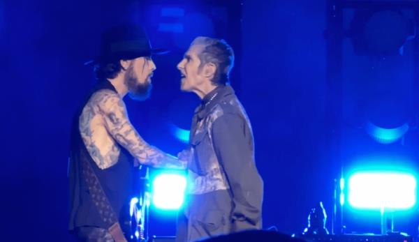 Jane's Addiction fro<em></em>ntman Perry Farrell punched guitarist Dave Navarro during an on-stage outburst as several crew members dragged him off stage and abruptly ended the Boston co<em></em>ncert on Friday night.