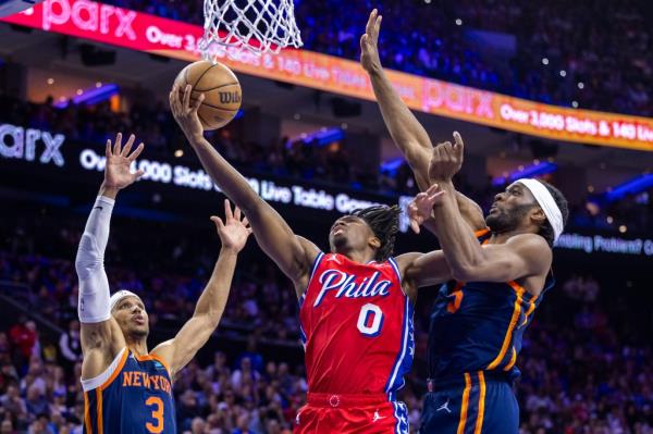 Precious Achiuwa (R.) co<em></em>ntests a shot during the Knicks' Game 4 win over the 76ers on April 28, 2024. 