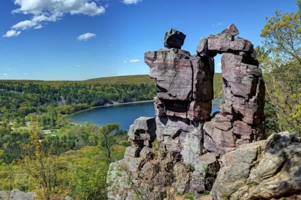 Rock formation overlooking lake at Devil's Lake State Park