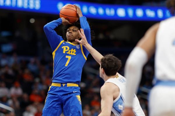 Pittsburgh's Carlton Carrington shoots a jump shot.