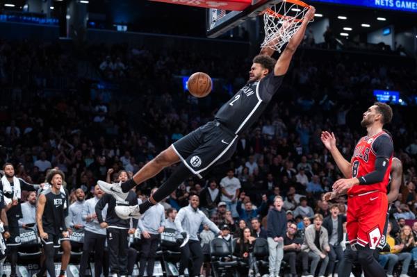 Brooklyn Nets forward Cameron Johnson (2) dunks in front of Chicago Bulls guard Zach LaVine 