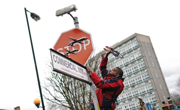 A man was spotted using bolt cutter to rip down Banksy's latest artwork in Peckham, Lo<em></em>ndon on Friday. 