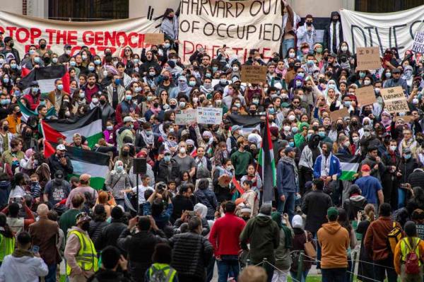 Palestinian protesters on campus