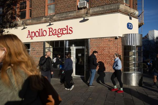 Exteriors of Apollo Bagels shop at 73 Greenwich Ave, New York, with a crowded line of customers including John Tiffany, Toni Nadal, Teddy Williams, threatened with eviction by landlord.