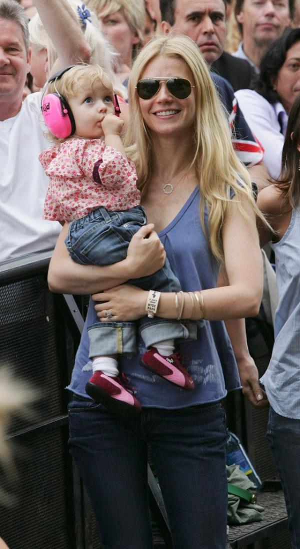 Gwyneth Paltrow and daughter in 2005.