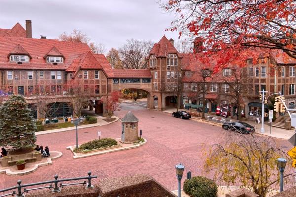 Forest Hills residents do<em></em>nated $24.56 per capita, according to Charity Navigator.