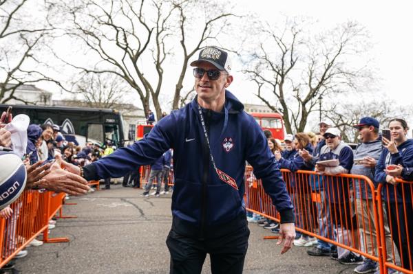 Dan Hurley turned down the Lakers' $70 million offer to stay at UConn.