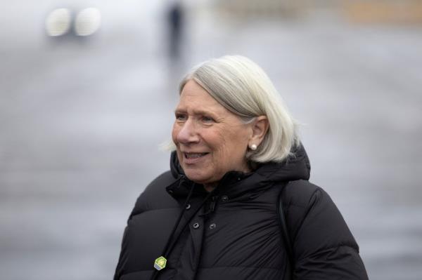 Senior Adviser to U.S. President Biden Anita Dunn stands outside Air Force One at Duluth Internatio<em></em>nal Airport in Duluth, Minnesota, U.S., January 25, 2024. 