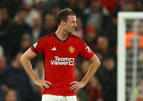 Man United's Evans out for 'next few weeks' with injury