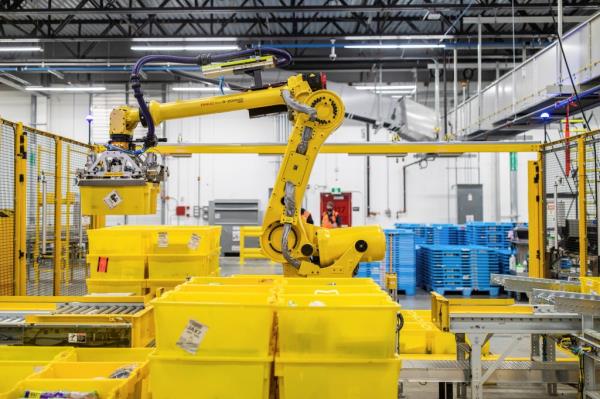 Sequoia will work in tandem with Amazon's Sparrow sorting robot, which debuted in its warehouses last year.