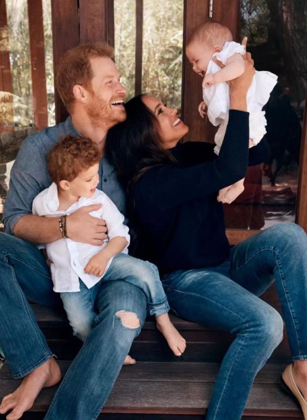 The Duke and Duchess of Sussex have issued the first photograph of their daughter Lilibet on their festive card.</p>

<p>　　