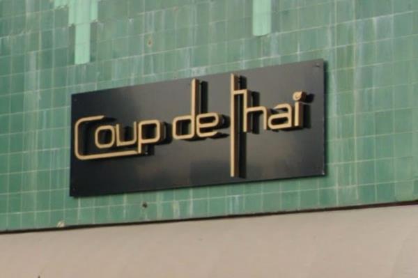 Coup de Thai sign.