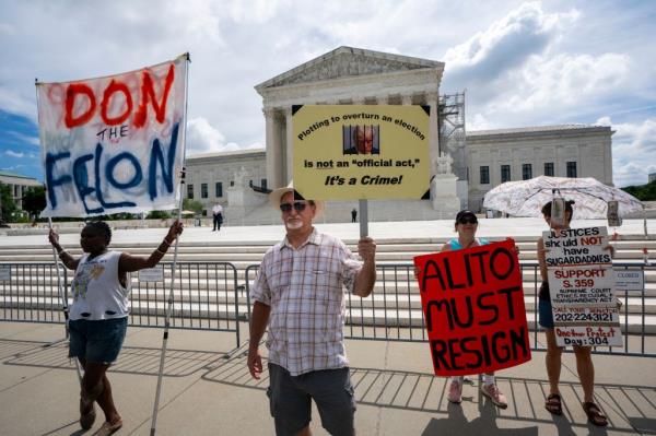 Anti-Trump protesters