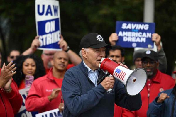 US President Joe Biden addresses striking members of the United Auto Workers (UAW) unio<em></em>n at a picket line outside a General Motors Service Parts Operations plant in Belleville, Michigan, on September 26, 2023.