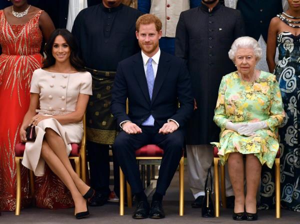 Britain's Queen Elizabeth, Prince Harry and Meghan, Duchess of Sussex pose for a group photo at the Queen's Young Leaders Awards Ceremony at Buckingham Palace in Lo<em></em>ndon on June 26, 2018.