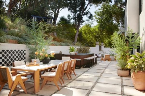 Berk's renovations also extended to the outdoor area, which has plenty of room for entertaining al fresco.