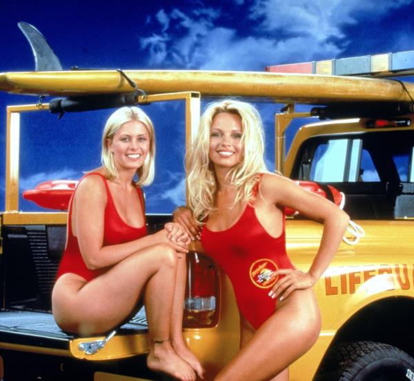 Nicole Eggert and Pamela Anderson in 