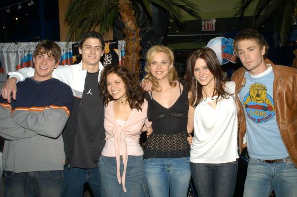 Bryan Greenberg, James Lafferty, Bethany Joy Lenz, Hilarie Burton, Sophia Bush, Chad Michael Murray