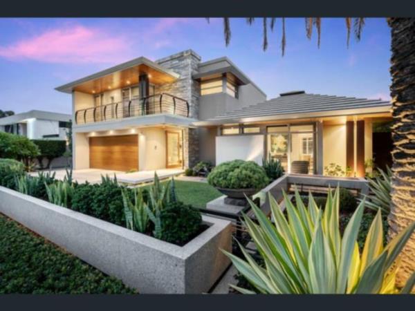 The exterior of the Nedlands home listed by former treasurer Ben Wyatt.