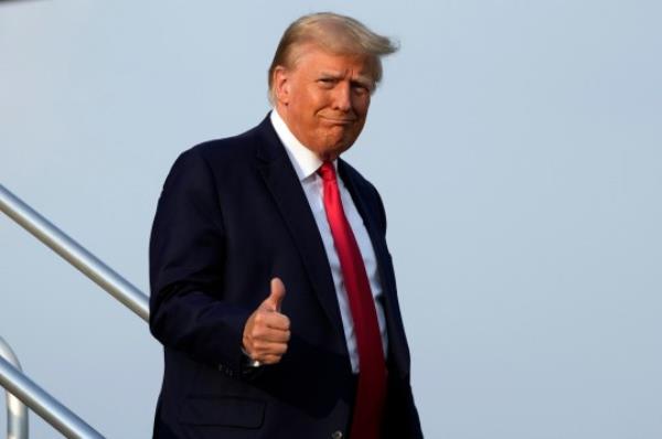 Former President Do<em></em>nald Trump steps off his plane as he arrives at Hartsfield-Jackson Atlanta Internatio<em></em>nal Airport, Thursday, Aug. 24, 2023, in Atlanta. Trump is headed to the Fulton County Jail. (AP Photo/Alex Brandon)